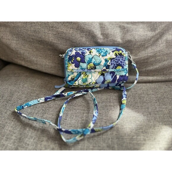 Vera Bradley All In One Crossbody Purse Blueberry Blooms Excellent Condition - Picture 1 of 9